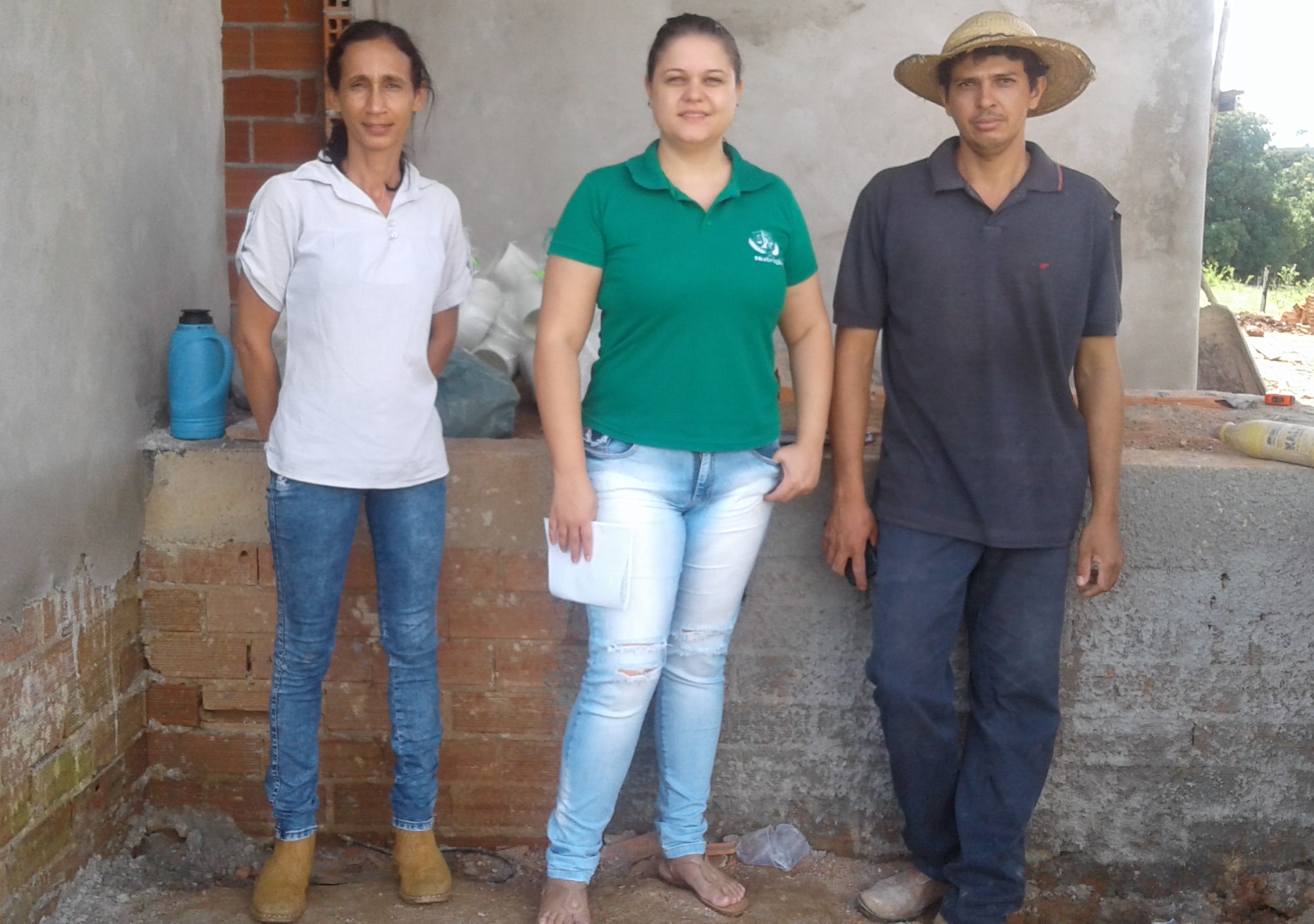 Extensionistas orientam agroindústria da construção à venda da produção.