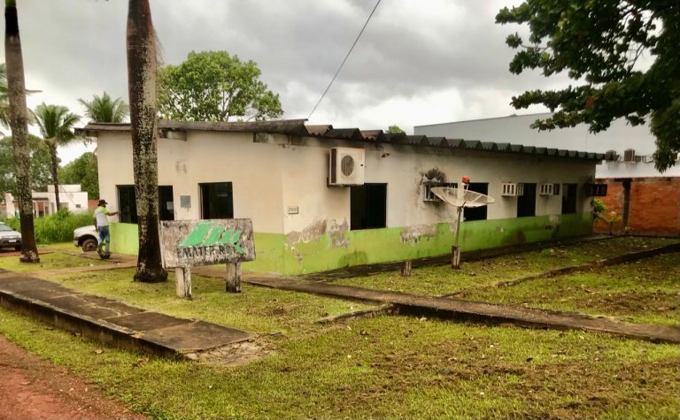 Há anos o escritório da Emater-RO em Espigão do Oeste não passava por manutenção.