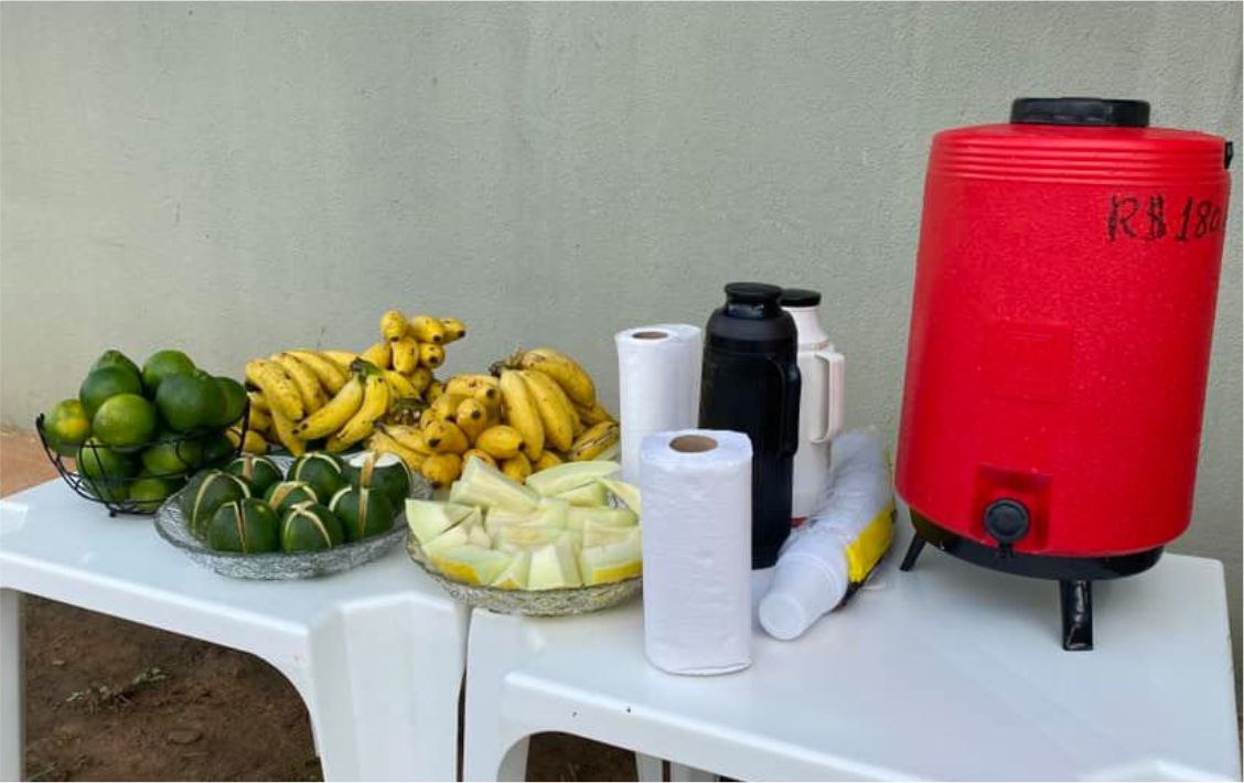  Agricultores abraçaram a ação ofertando frutas e sucos para o café da manhã das pacientes.