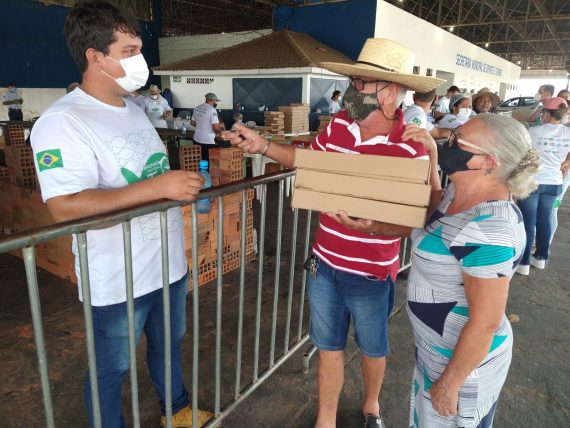 José Terezino e a esposa Raimunda Moreira levaram três bandas de tambaqui assado