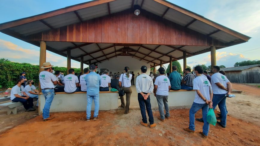 Mais de 100 técnicos da Emater visitam a “Fazendinha Sustentável” em Cacoal.