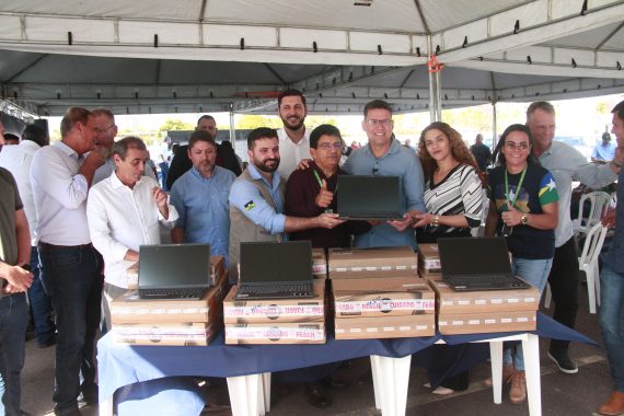 Governo de Rondônia entrega notebooks para a Emater-RO.