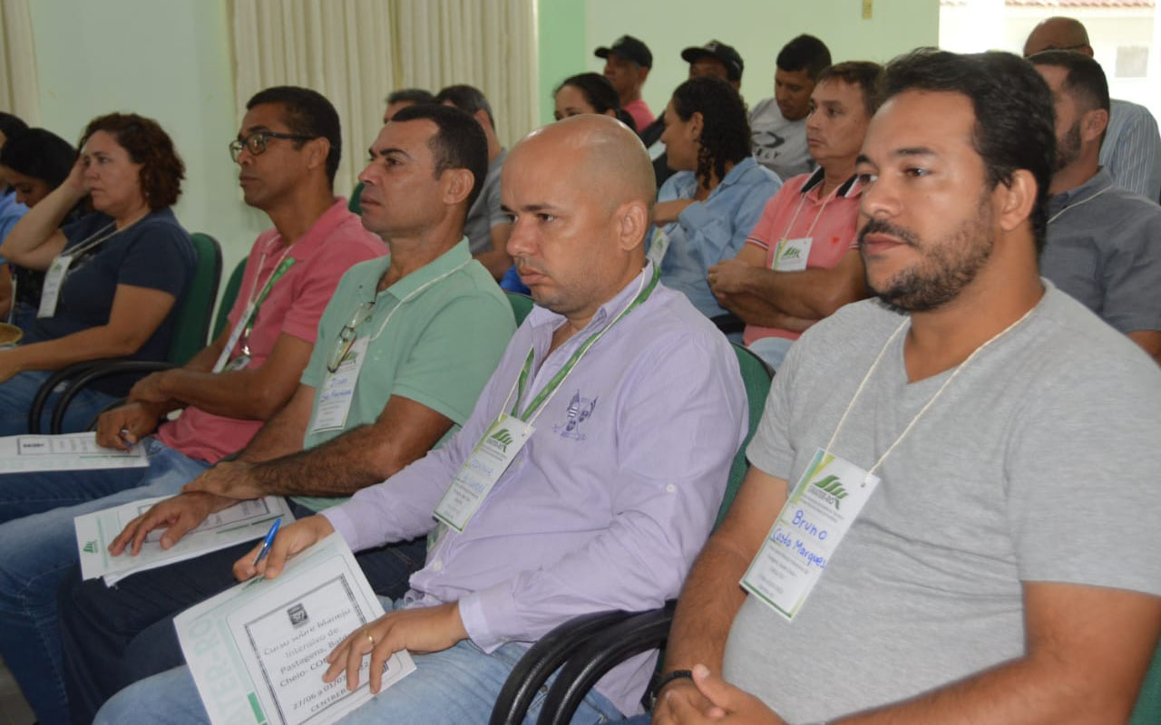 A participação dos extensionistas é importante para o fortalecimento da pecuária leiteira para de Rondônia. 
